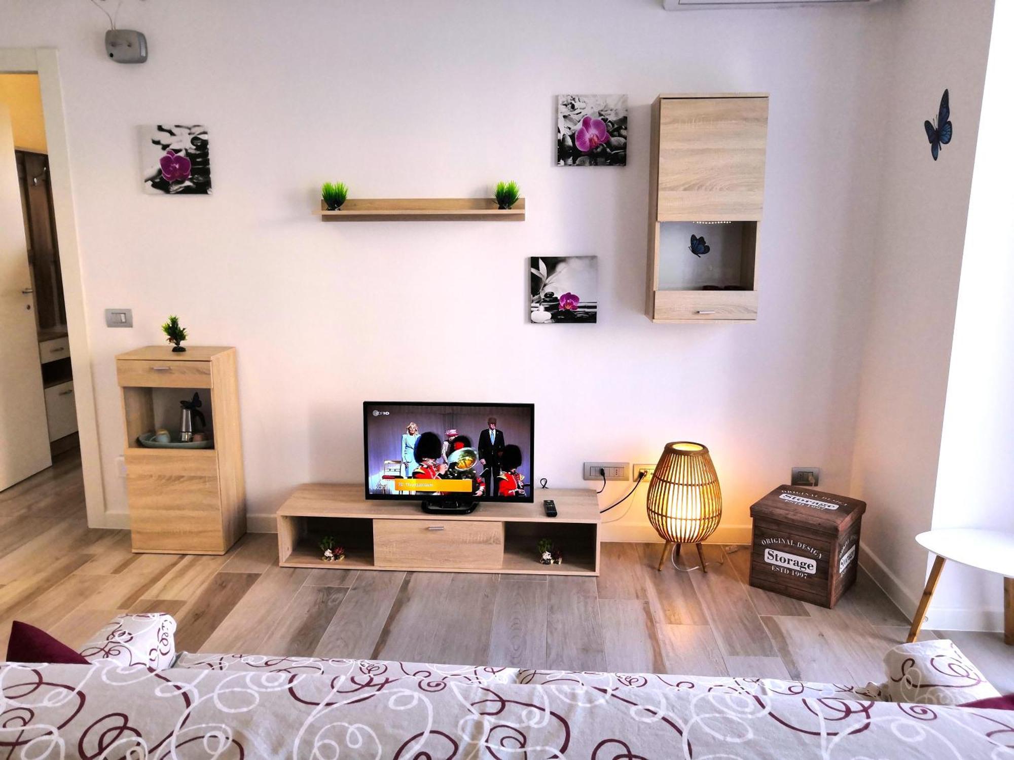 Butterfly Apt In Suna With Garage แวร์บาเนีย ภายนอก รูปภาพ