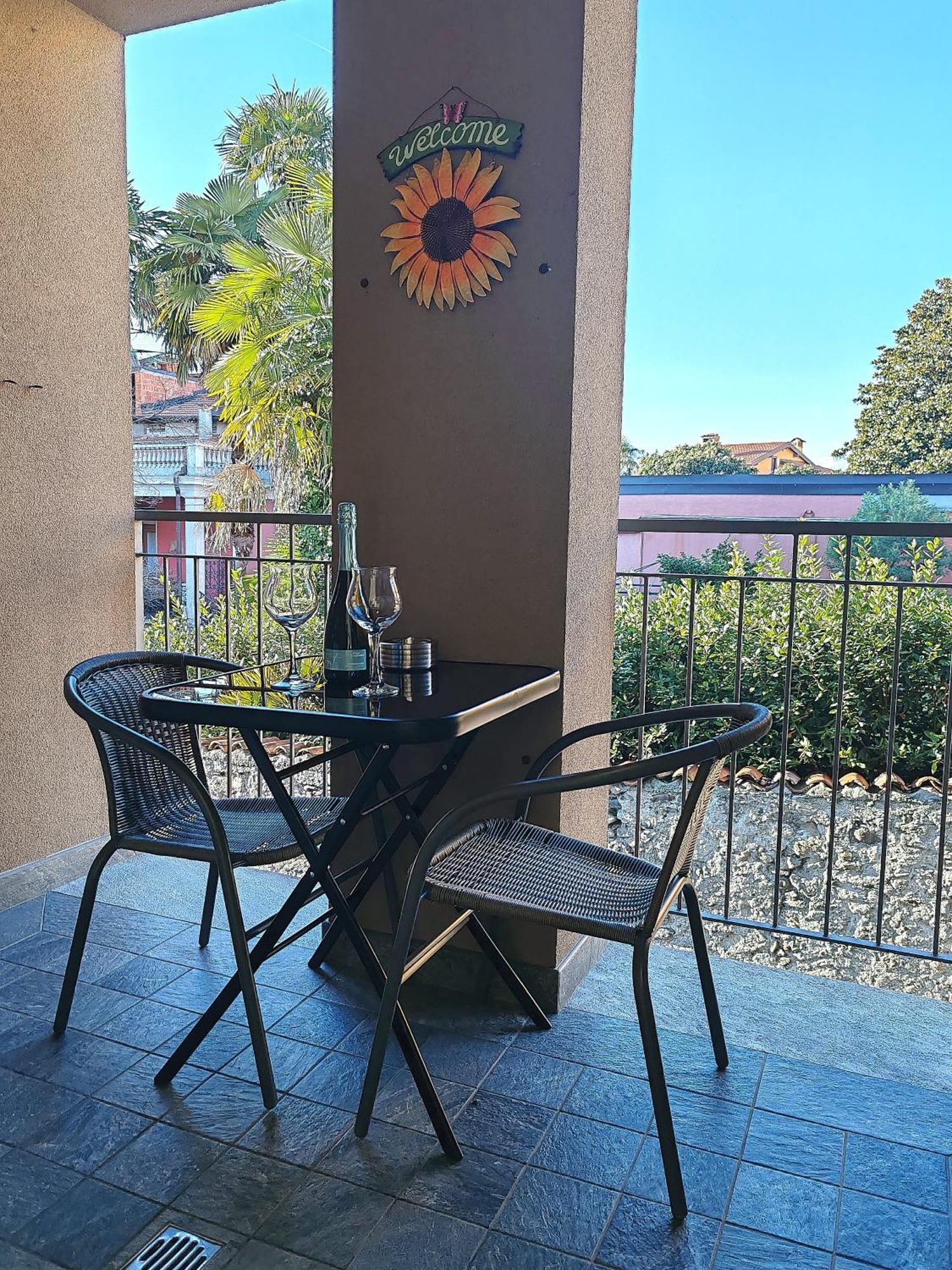 Butterfly Apt In Suna With Garage แวร์บาเนีย ภายนอก รูปภาพ