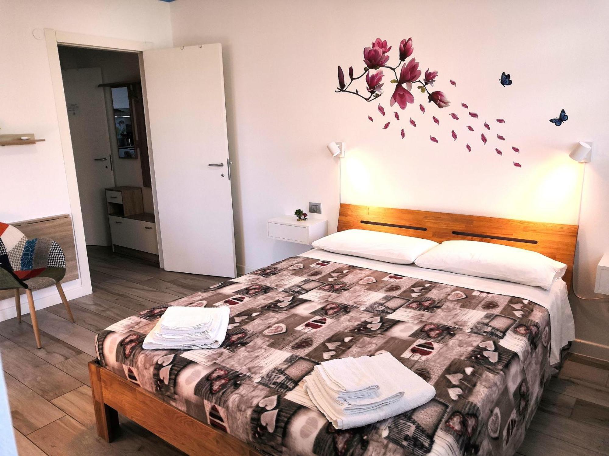 Butterfly Apt In Suna With Garage แวร์บาเนีย ภายนอก รูปภาพ